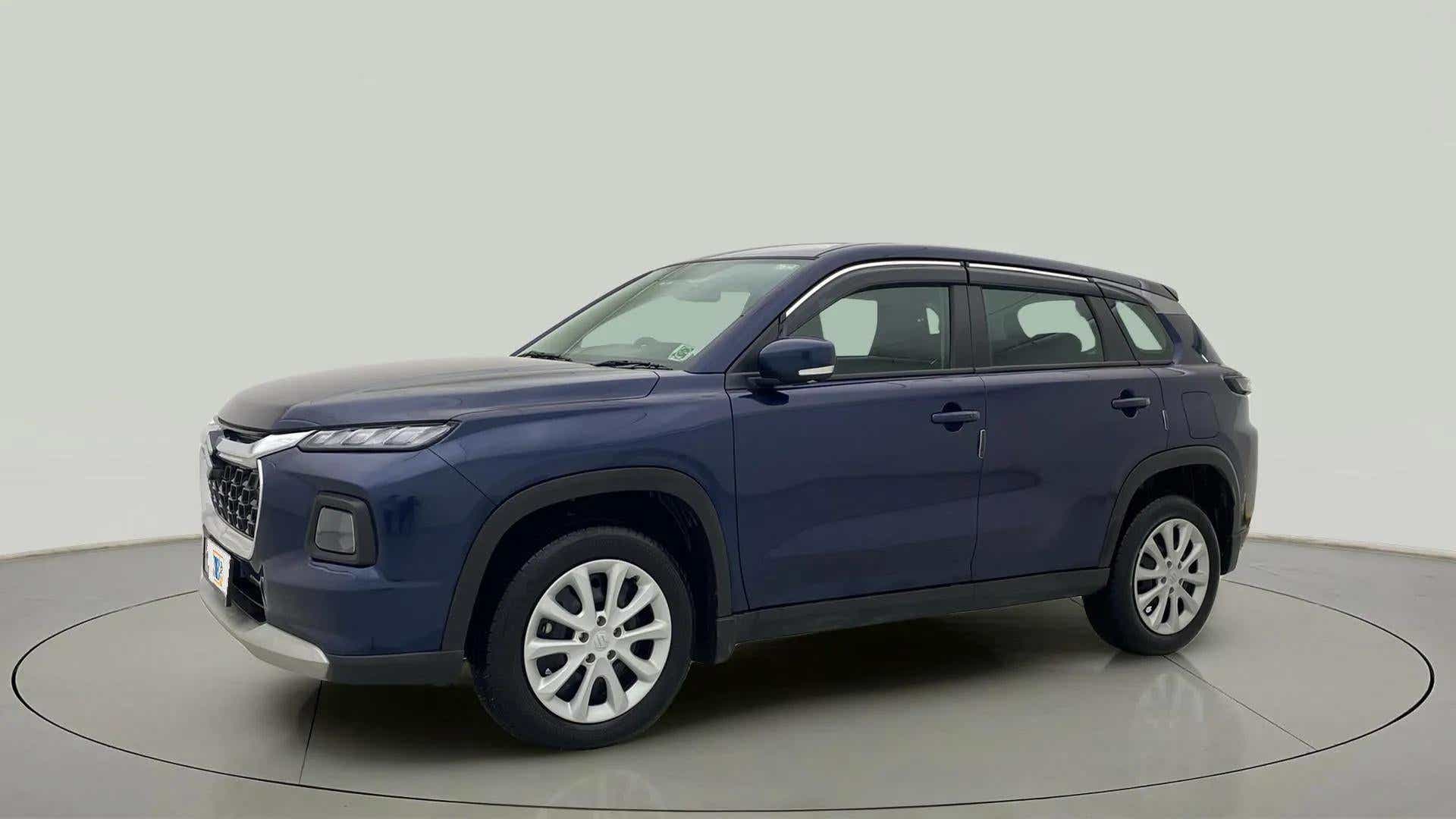 Front three-quarter view of a Nexa Blue Maruti Suzuki Grand Vitara