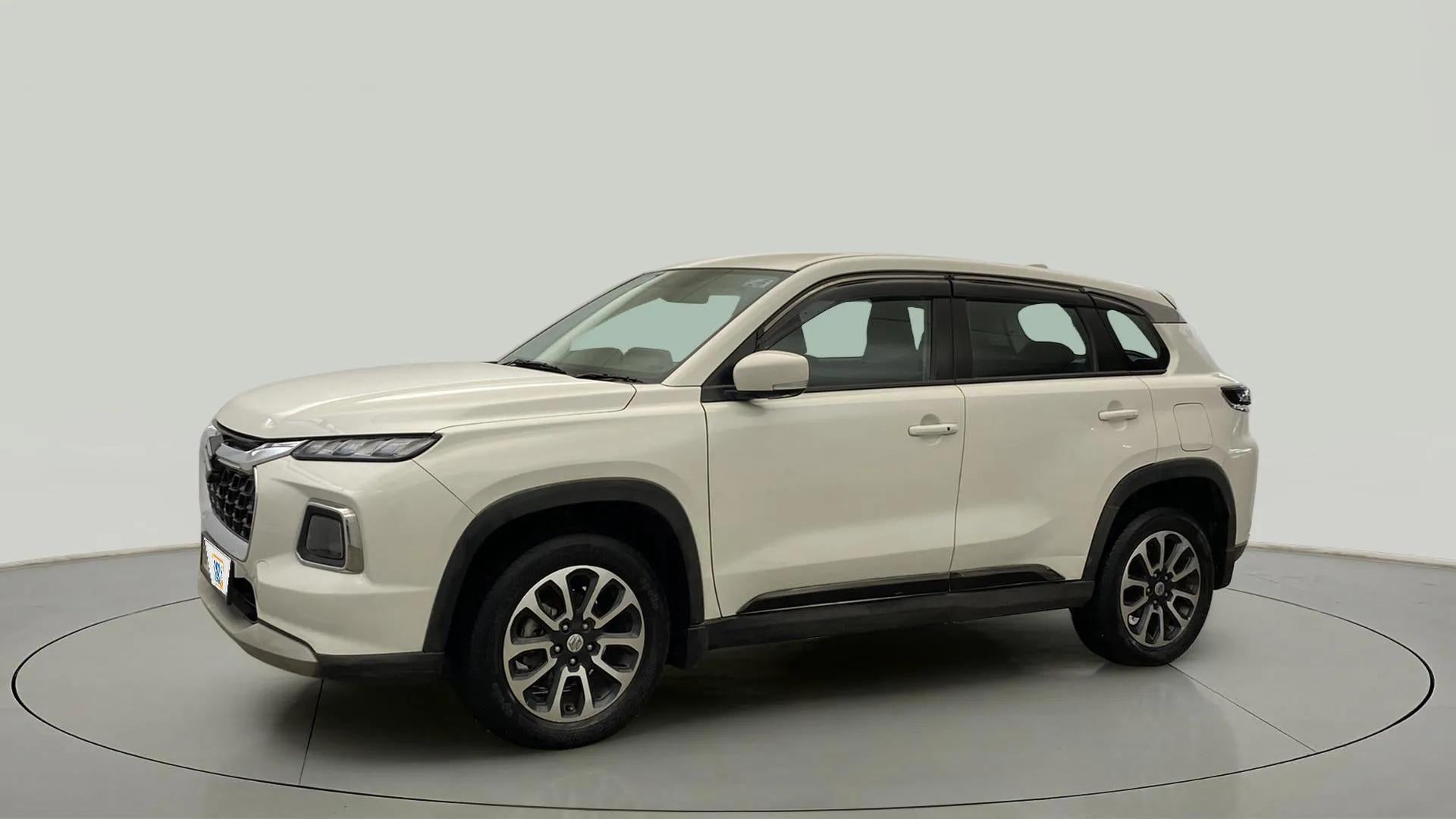 Side view of a splendid silver Maruti Suzuki Grand Vitara