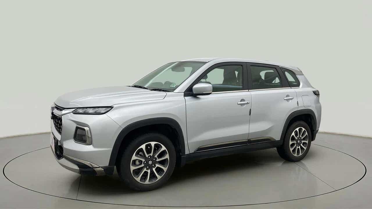 Front-side view of a Splendid Silver Maruti Suzuki Grand Vitara