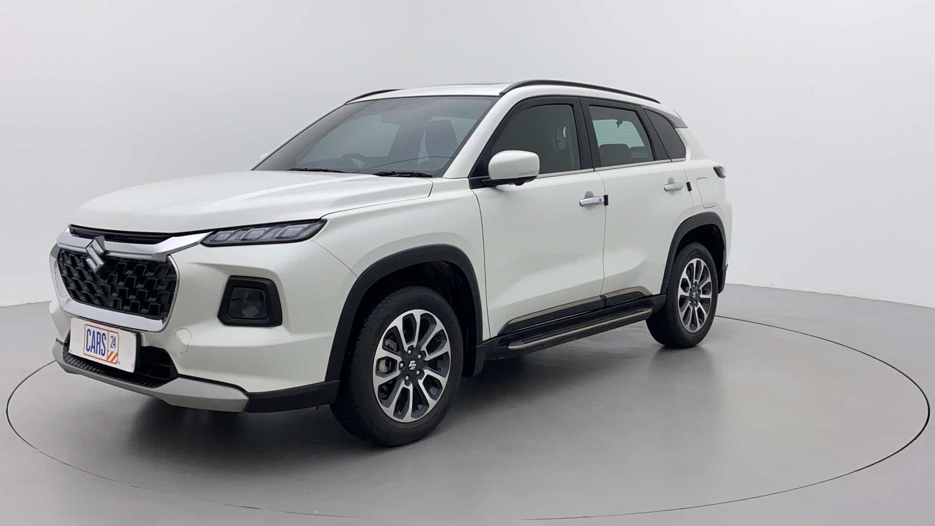 Front three-quarter view of a Maruti Suzuki Grand Vitara