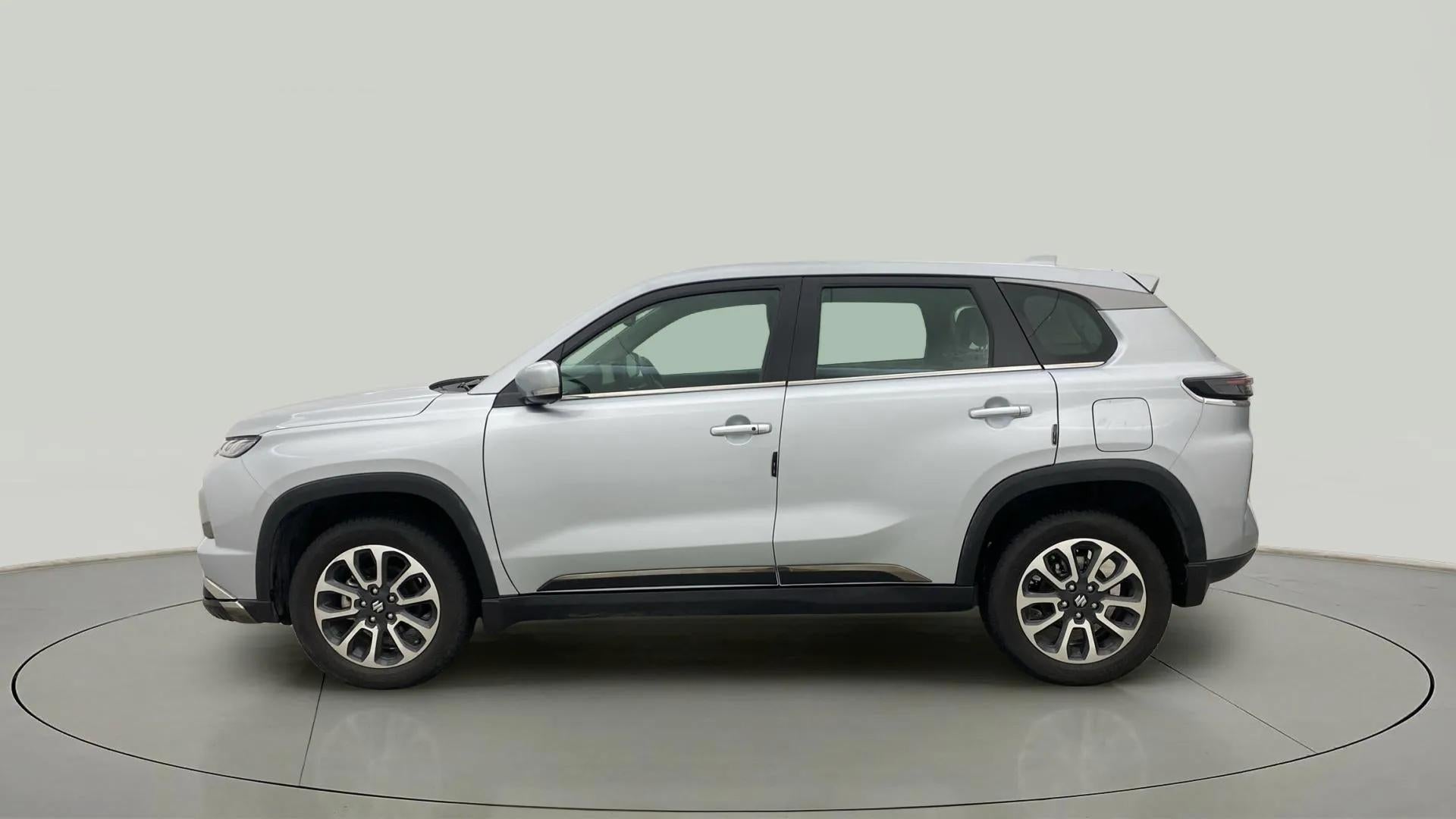 Side view of a Splendid Silver Maruti Suzuki Grand Vitara