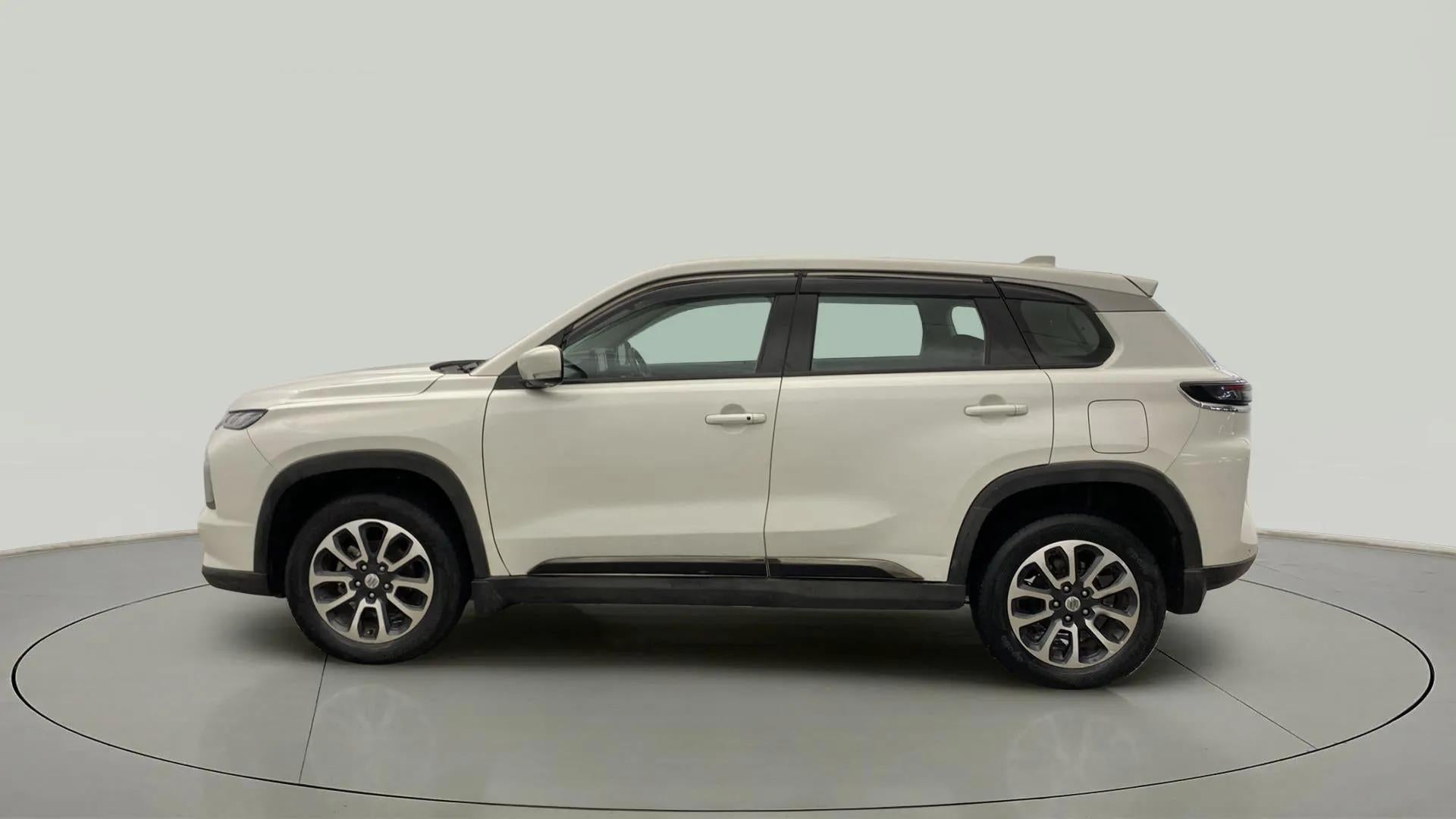 Side view of a Maruti Suzuki Grand Vitara