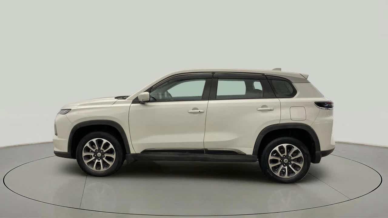 Side view of a Maruti Suzuki Grand Vitara