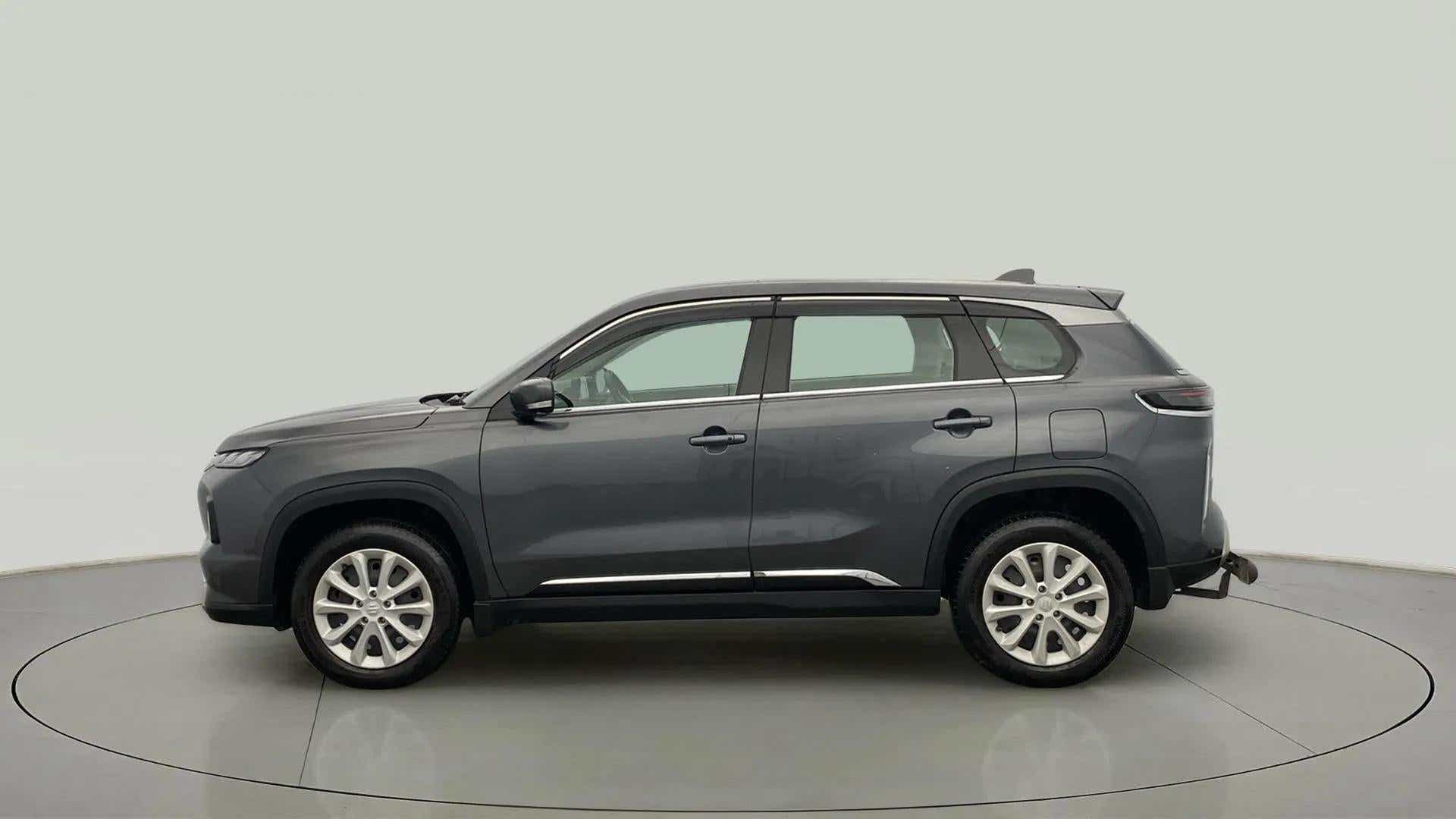 Side view of a Maruti Suzuki Grand Vitara