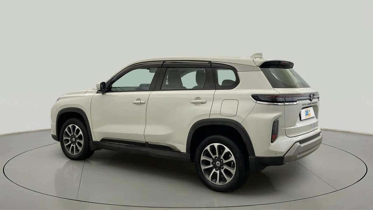 Rear three-quarter of a splendid silver Maruti Suzuki Grand Vitara