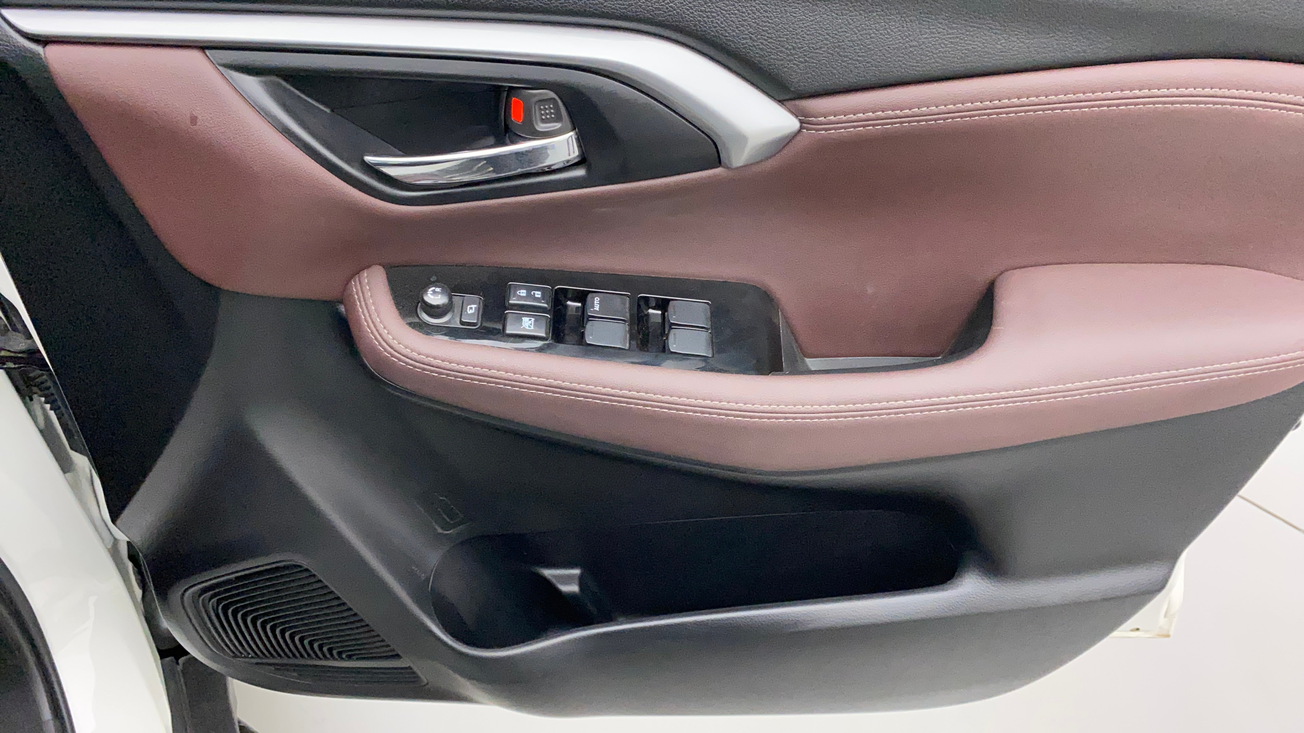 Interior driver side door panel of a Maruti Suzuki Grand Vitara