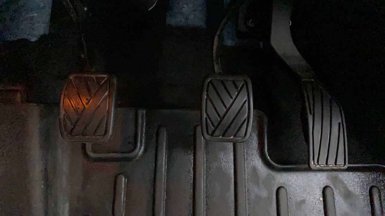 Pedal cluster of a Maruti Suzuki Grand Vitara