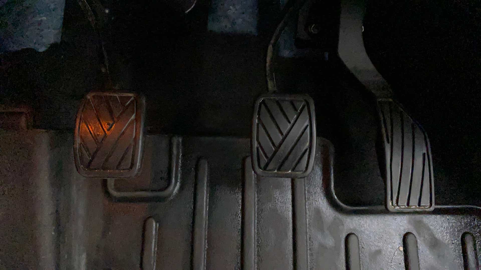 Pedal cluster of a Maruti Suzuki Grand Vitara