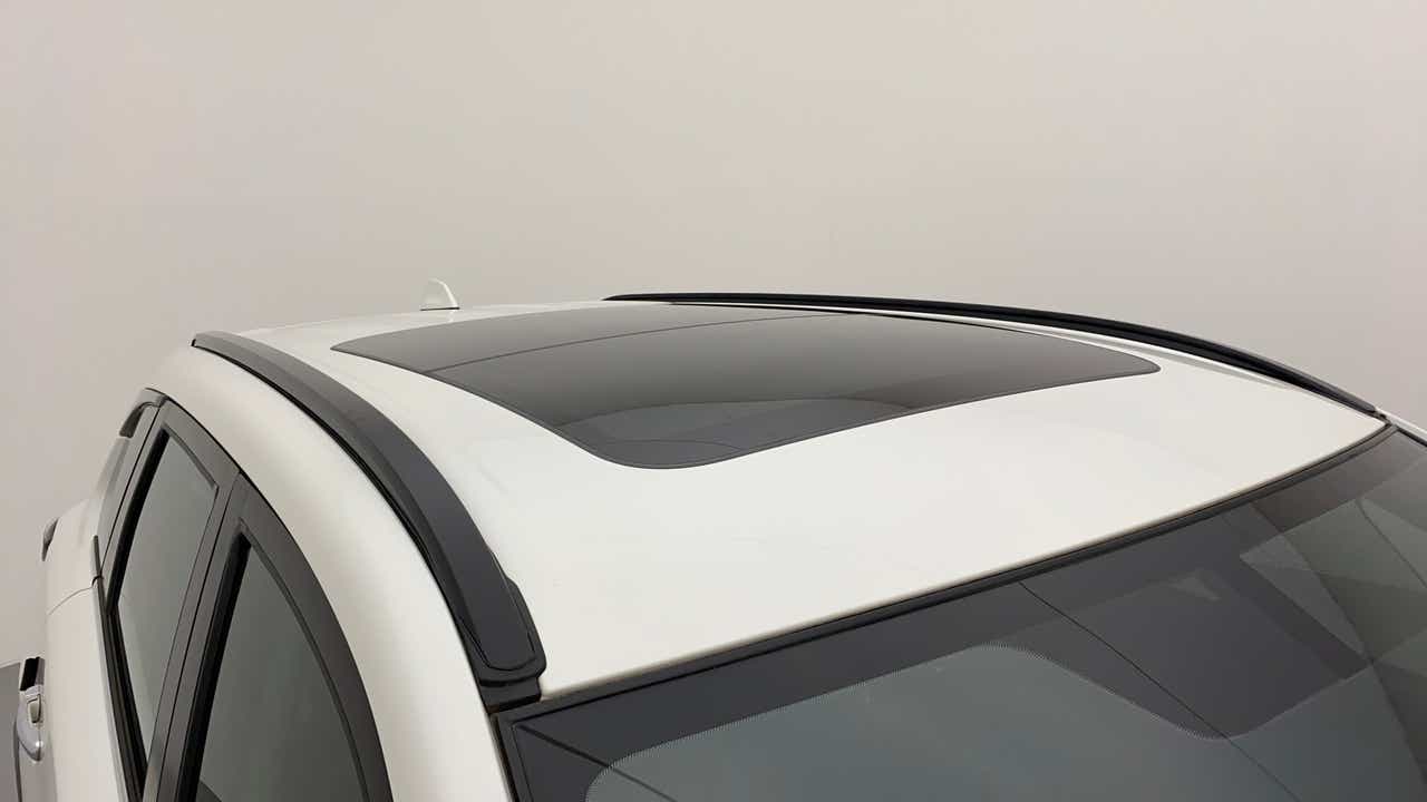 Sunroof close-up of a Maruti Suzuki Grand Vitara