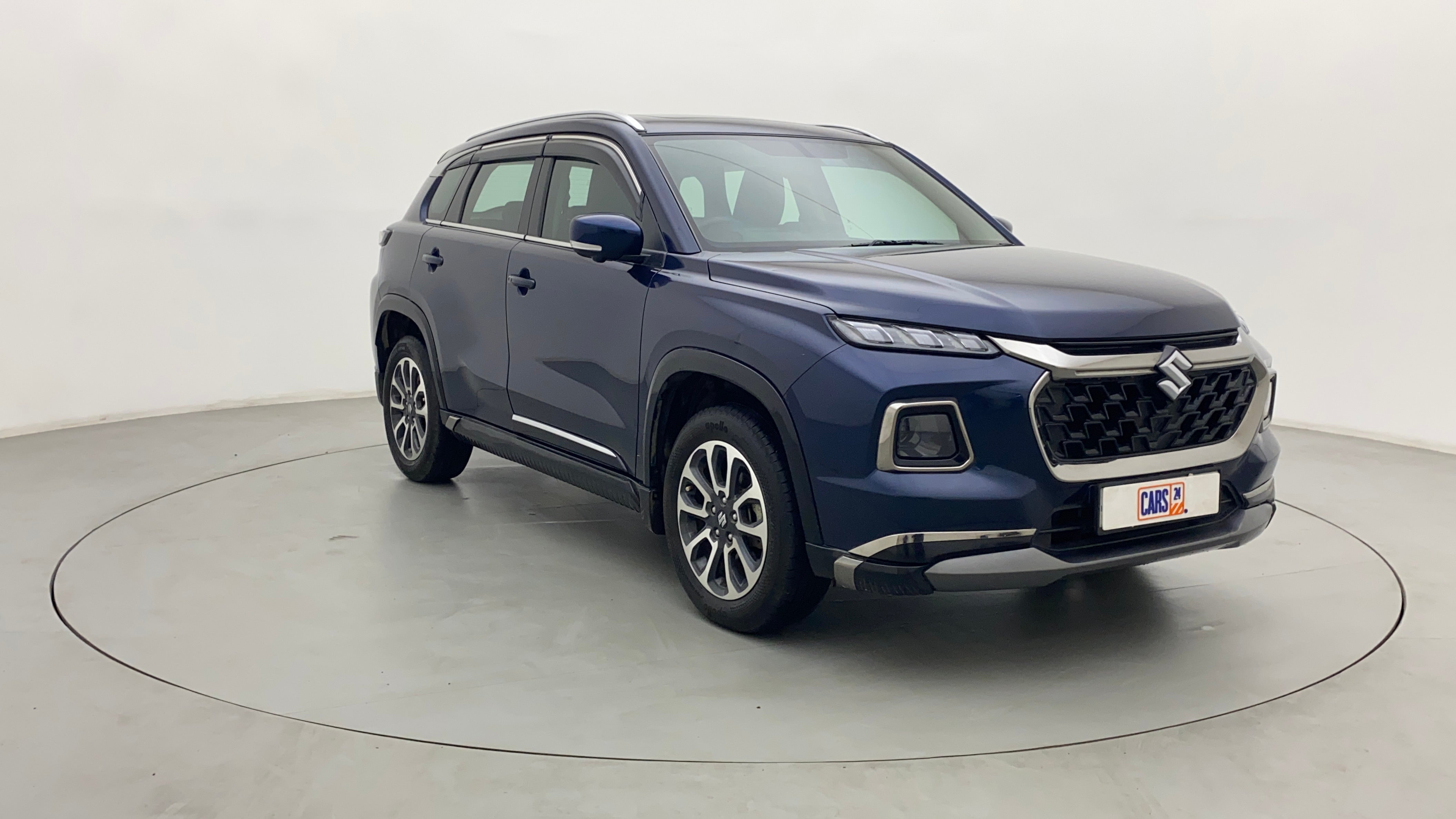Front three-quarter view of a Nexa Blue Maruti Suzuki Grand Vitara