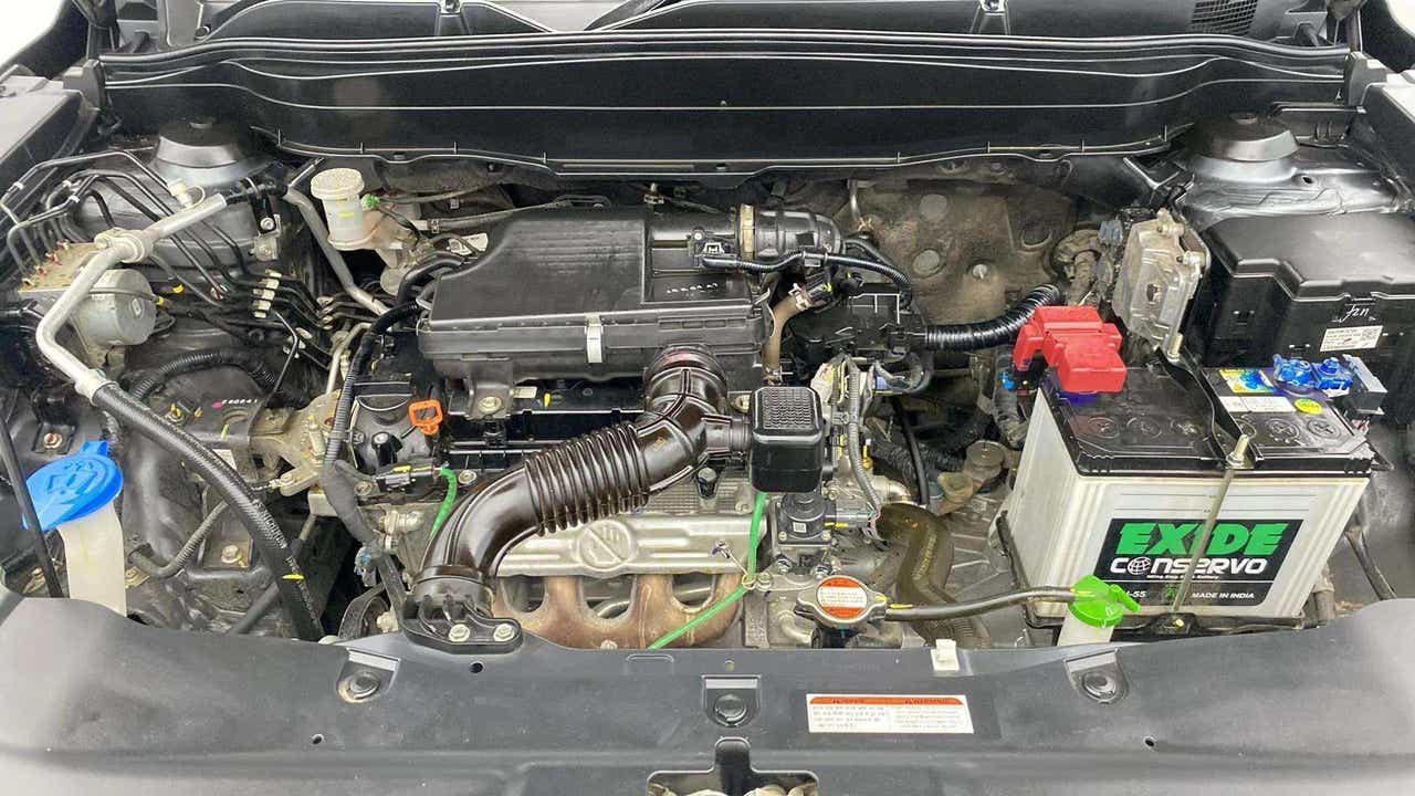 Engine bay of a Maruti Suzuki Grand Vitara