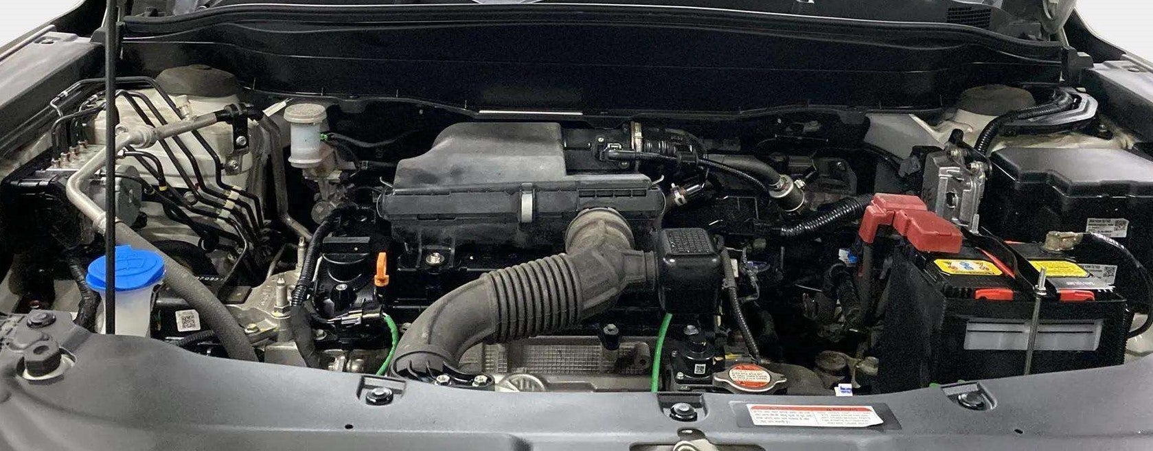 Engine bay of a Maruti Suzuki Grand Vitara