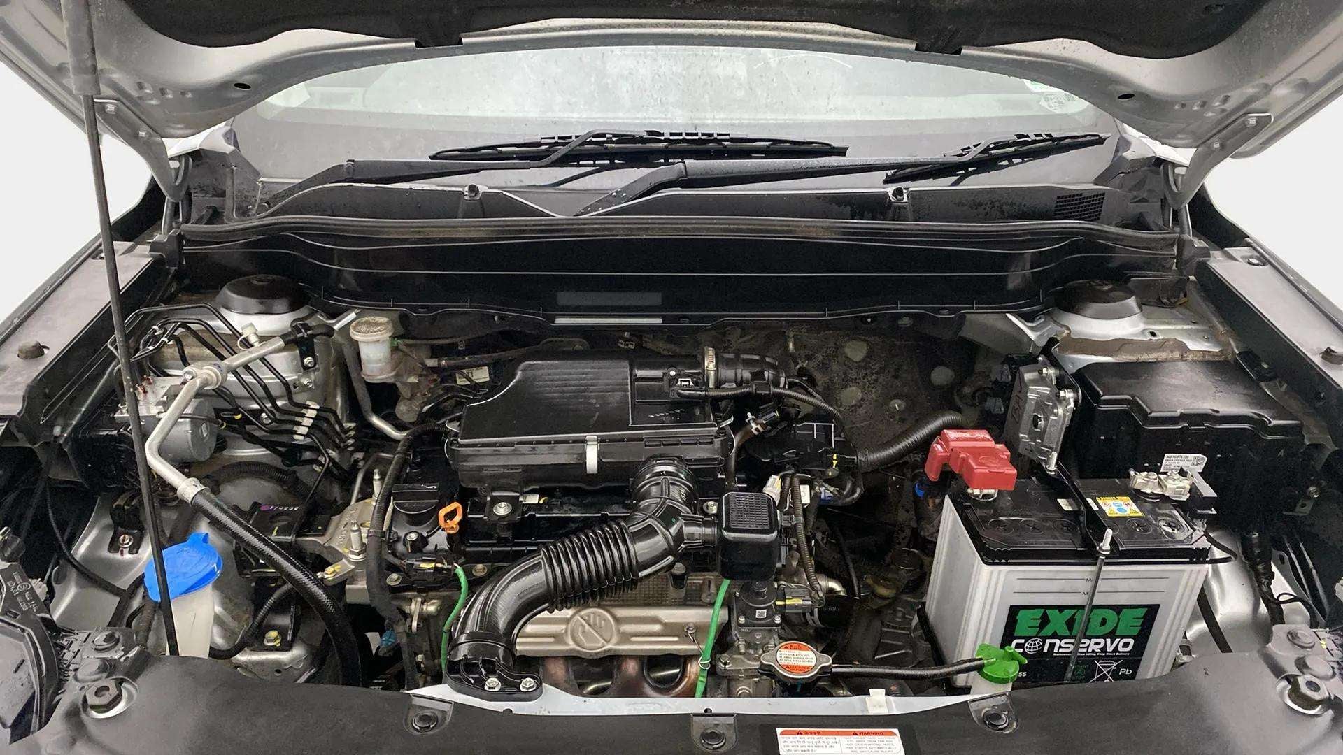 Engine bay of a Maruti Suzuki Grand Vitara