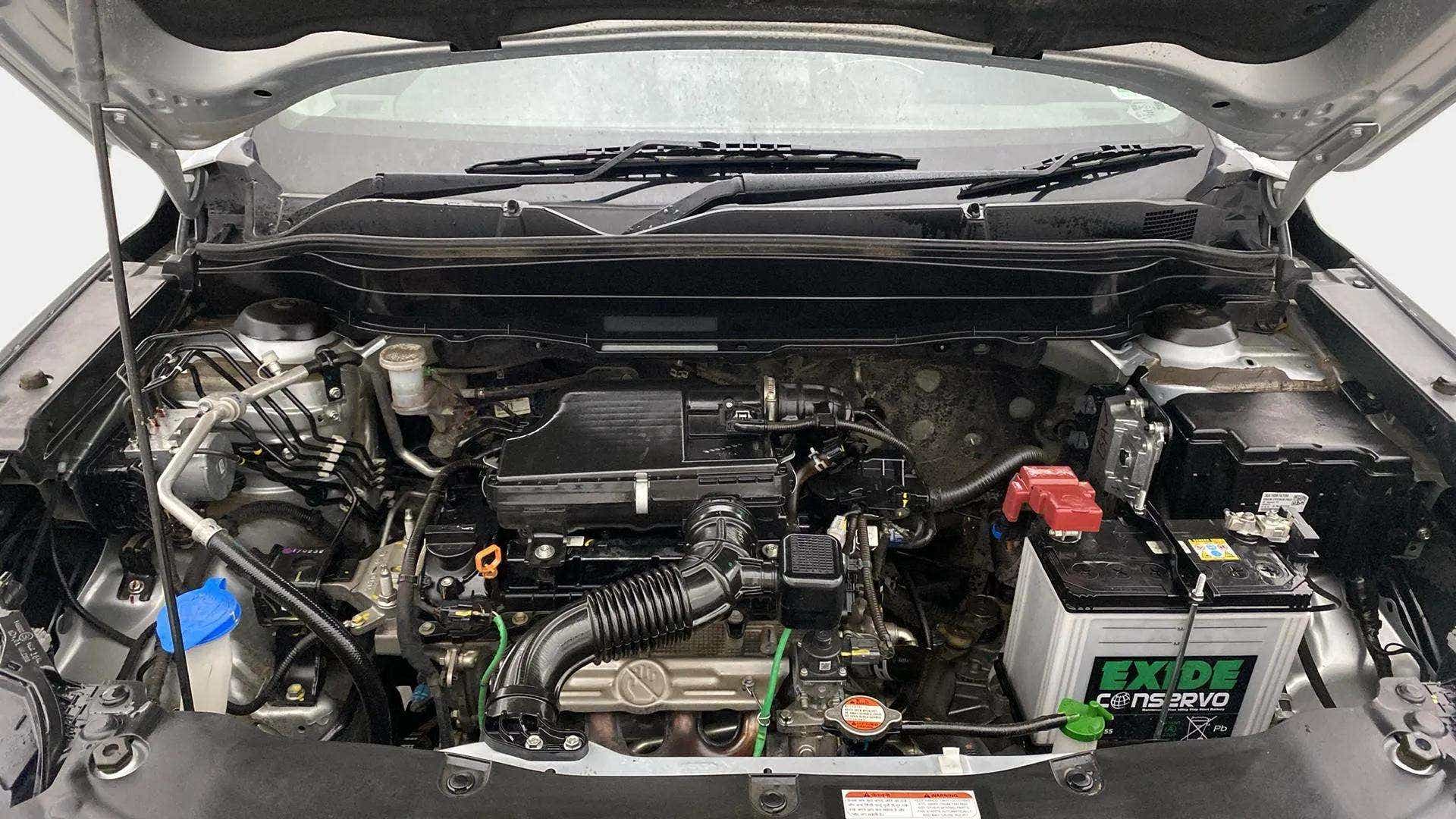 Engine bay of a Maruti Suzuki Grand Vitara