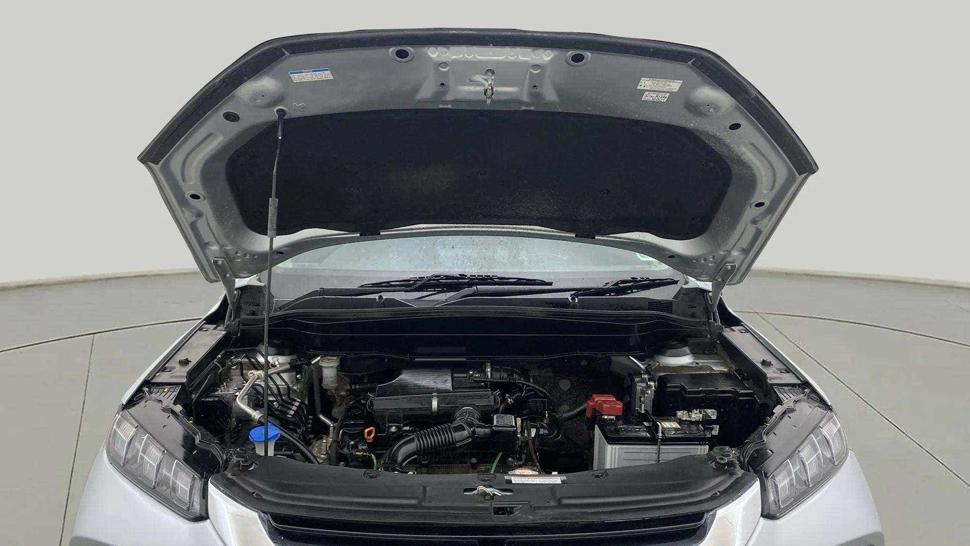 Engine bay of a Maruti Suzuki Grand Vitara