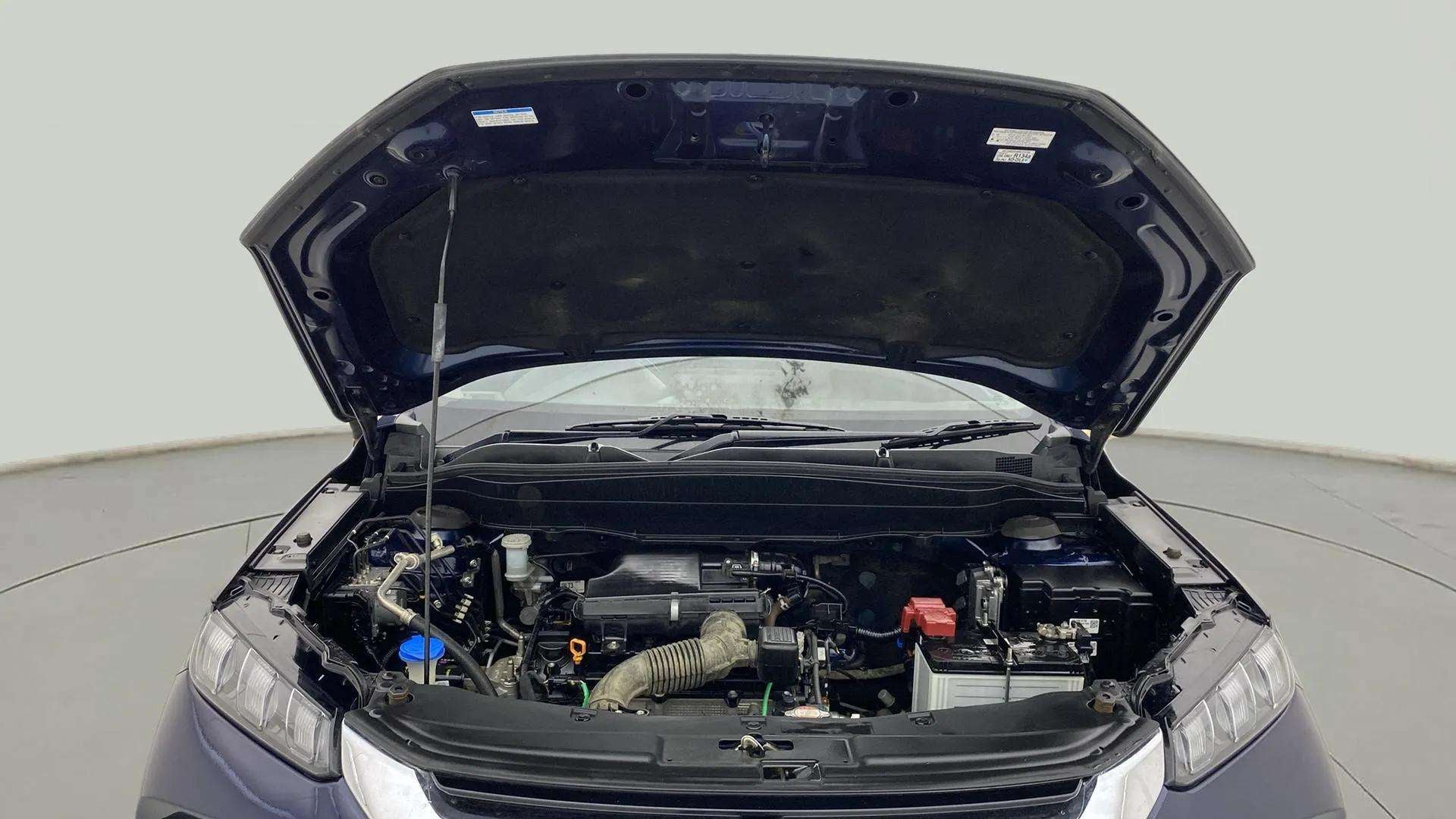 Engine bay of a Maruti Suzuki Grand Vitara