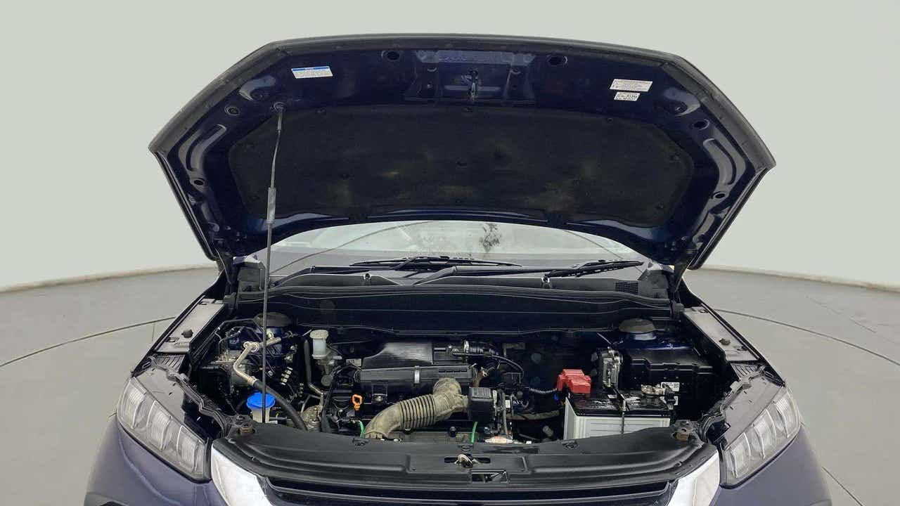 Engine bay of a Maruti Suzuki Grand Vitara