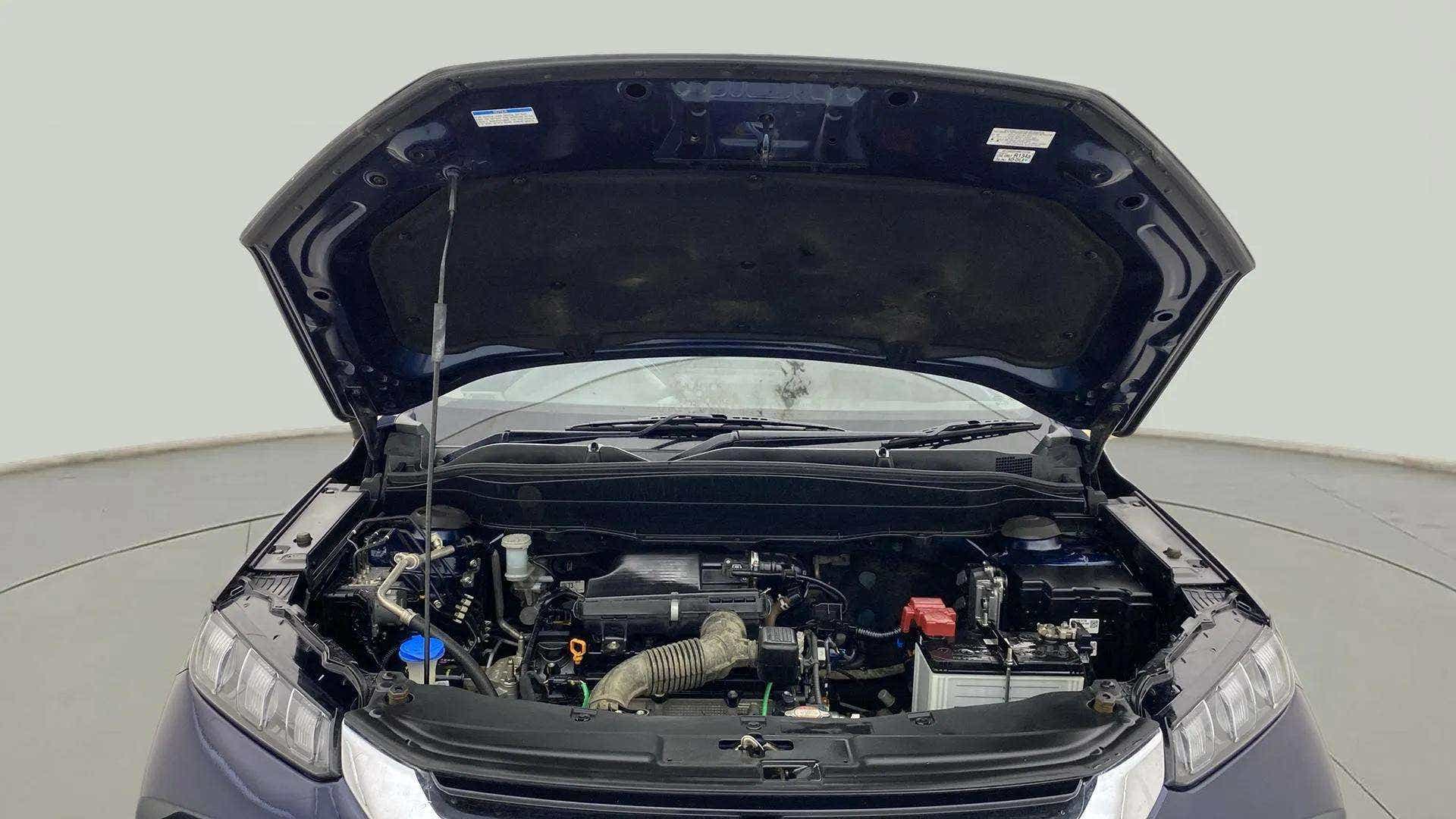 Engine bay of a Maruti Suzuki Grand Vitara
