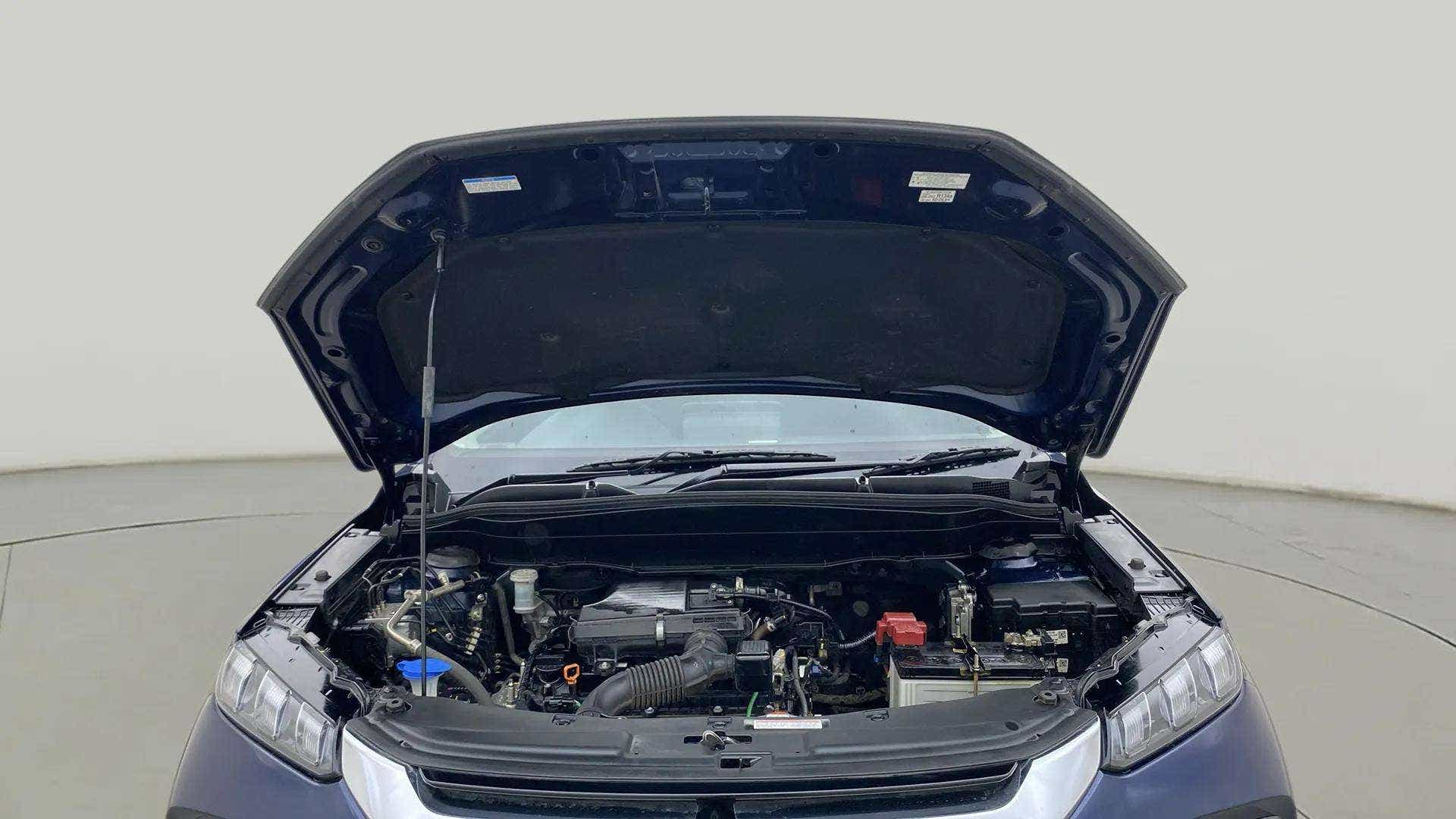 Engine bay of a Maruti Suzuki Grand Vitara