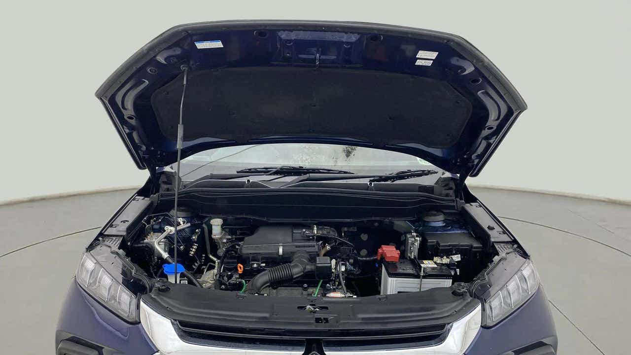 Engine bay of a Maruti Suzuki Grand Vitara