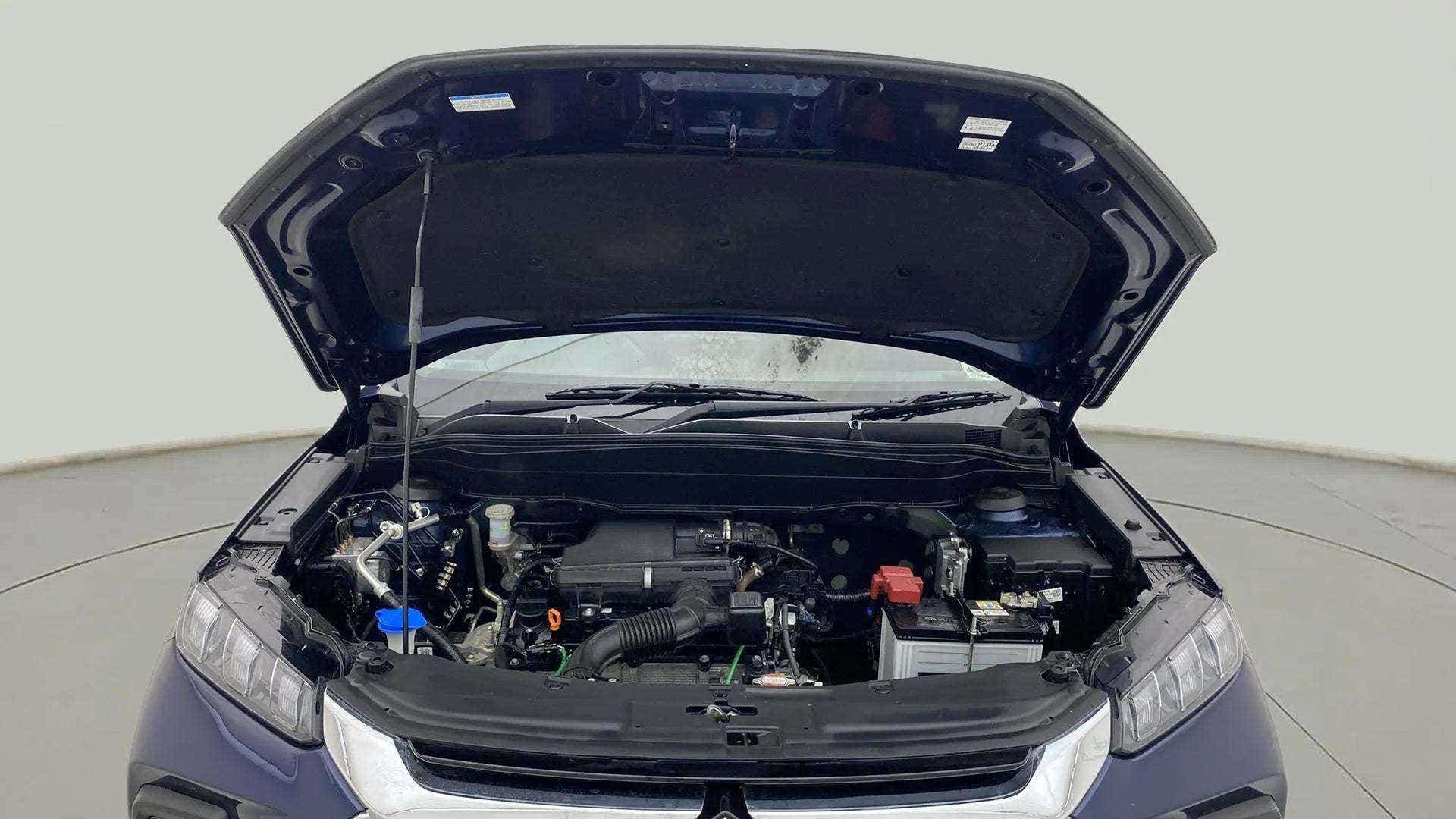 Engine bay of a Maruti Suzuki Grand Vitara