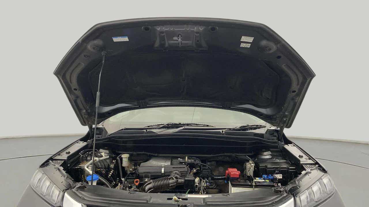 Engine bay of a Maruti Suzuki Grand Vitara