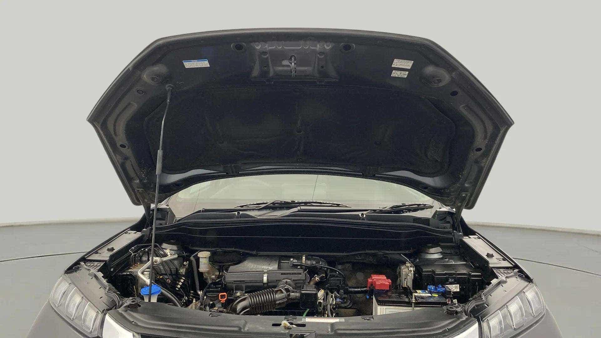 Engine bay of a Maruti Suzuki Grand Vitara