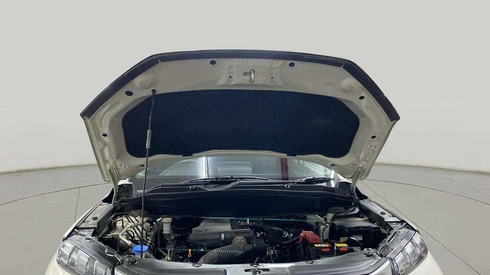 Engine bay of a Maruti Suzuki Grand Vitara