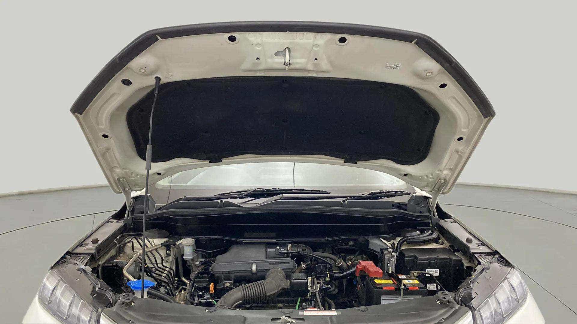 Engine bay of a Maruti Suzuki Grand Vitara