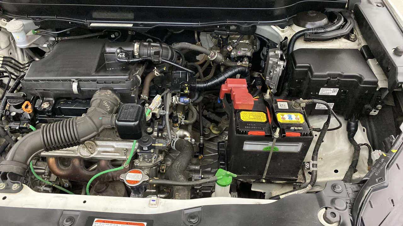 Engine bay of a Maruti Suzuki Grand Vitara