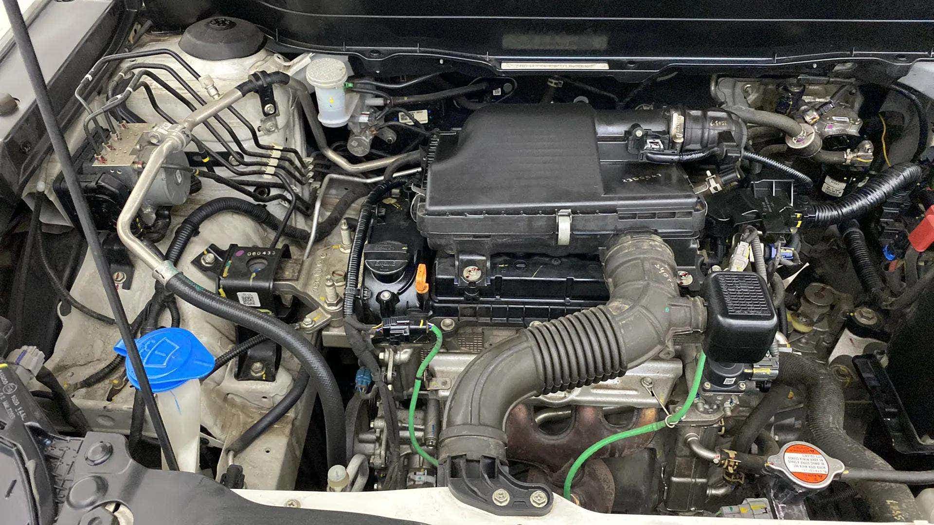 Engine bay of a Maruti Suzuki Grand Vitara