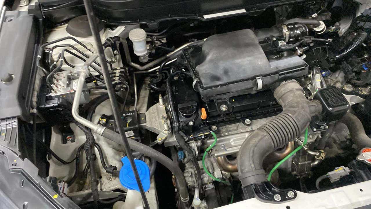 Engine bay of a Maruti Suzuki Grand Vitara