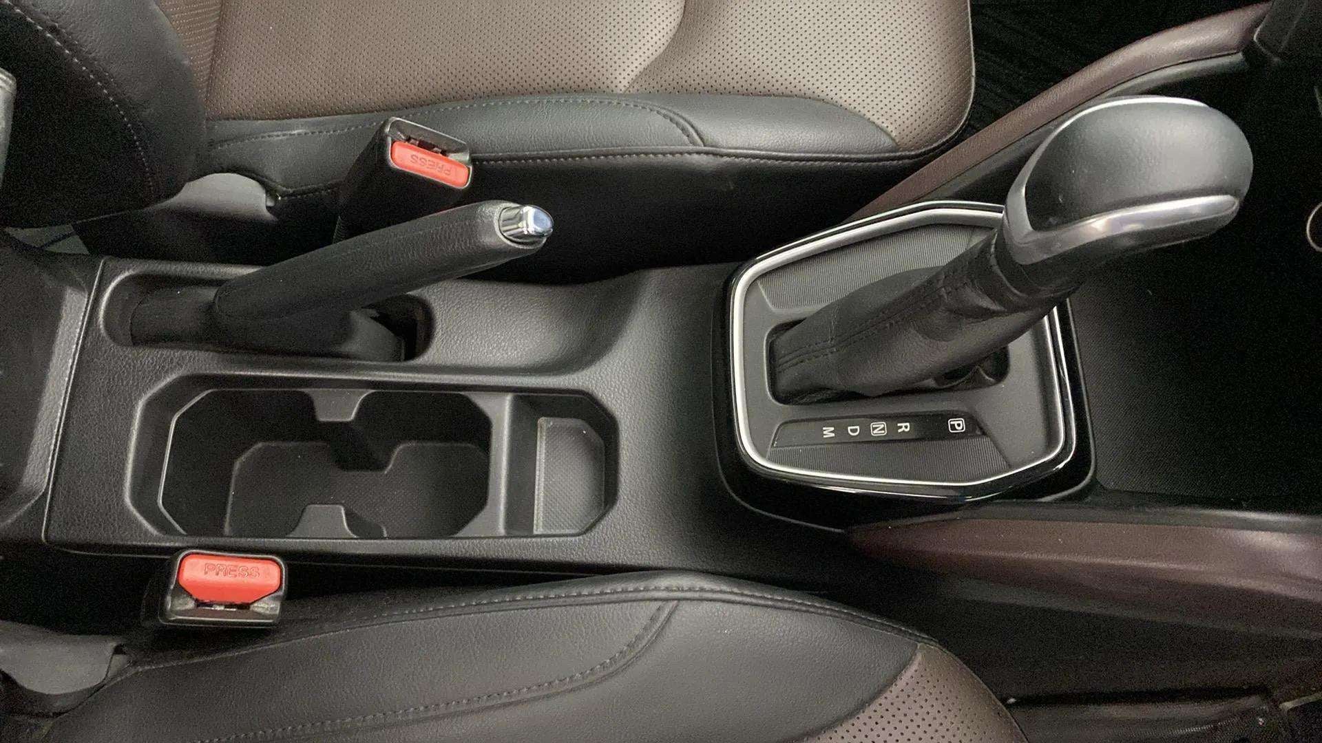 Center console and gear lever of a Maruti Suzuki Grand Vitara