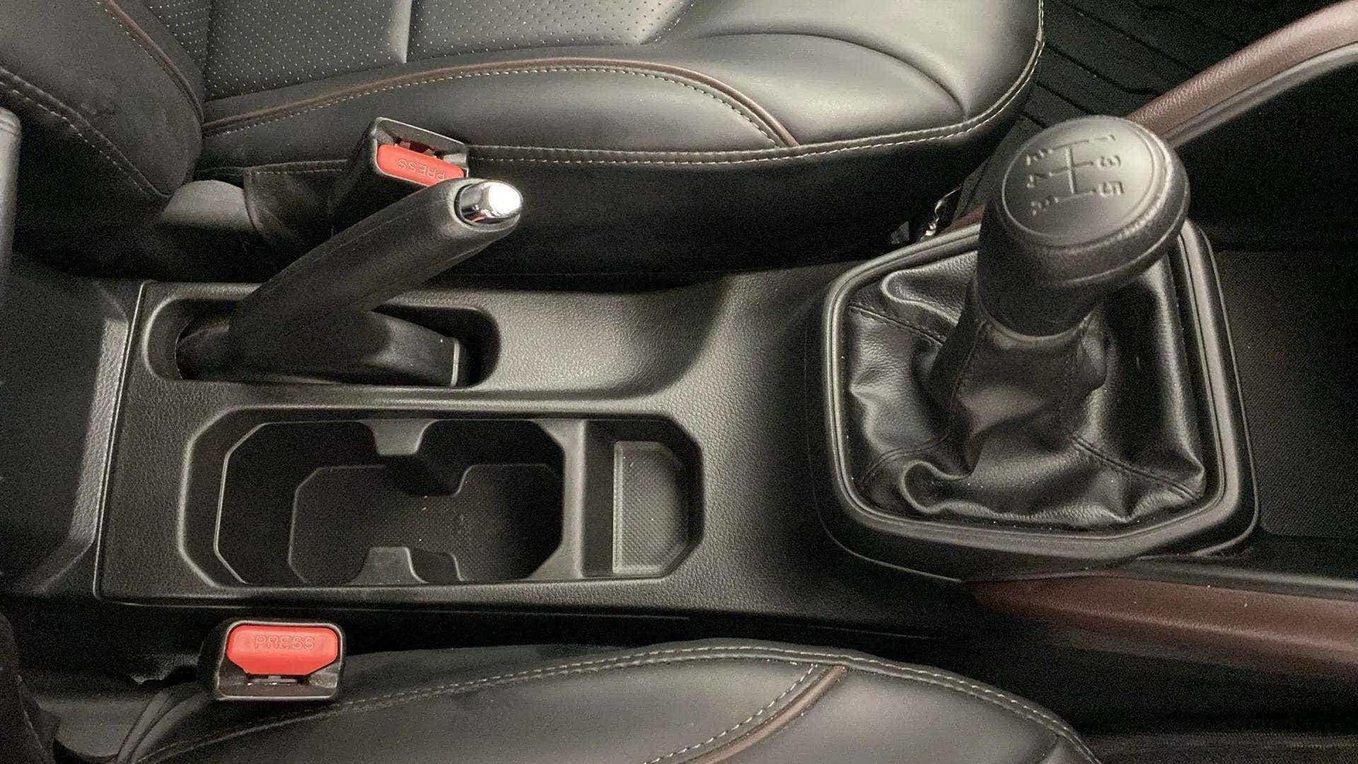 Center console and gear lever of a Maruti Suzuki Grand Vitara