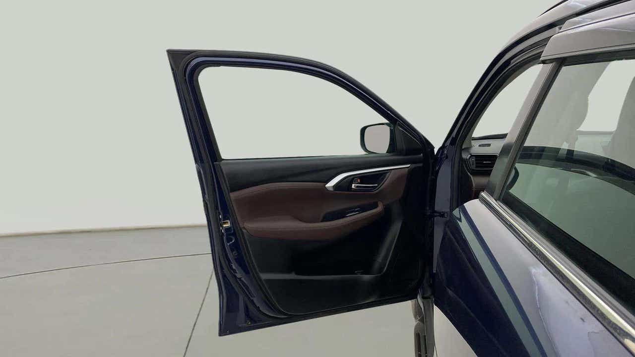 Front driver side door view of a Maruti Suzuki Grand Vitara