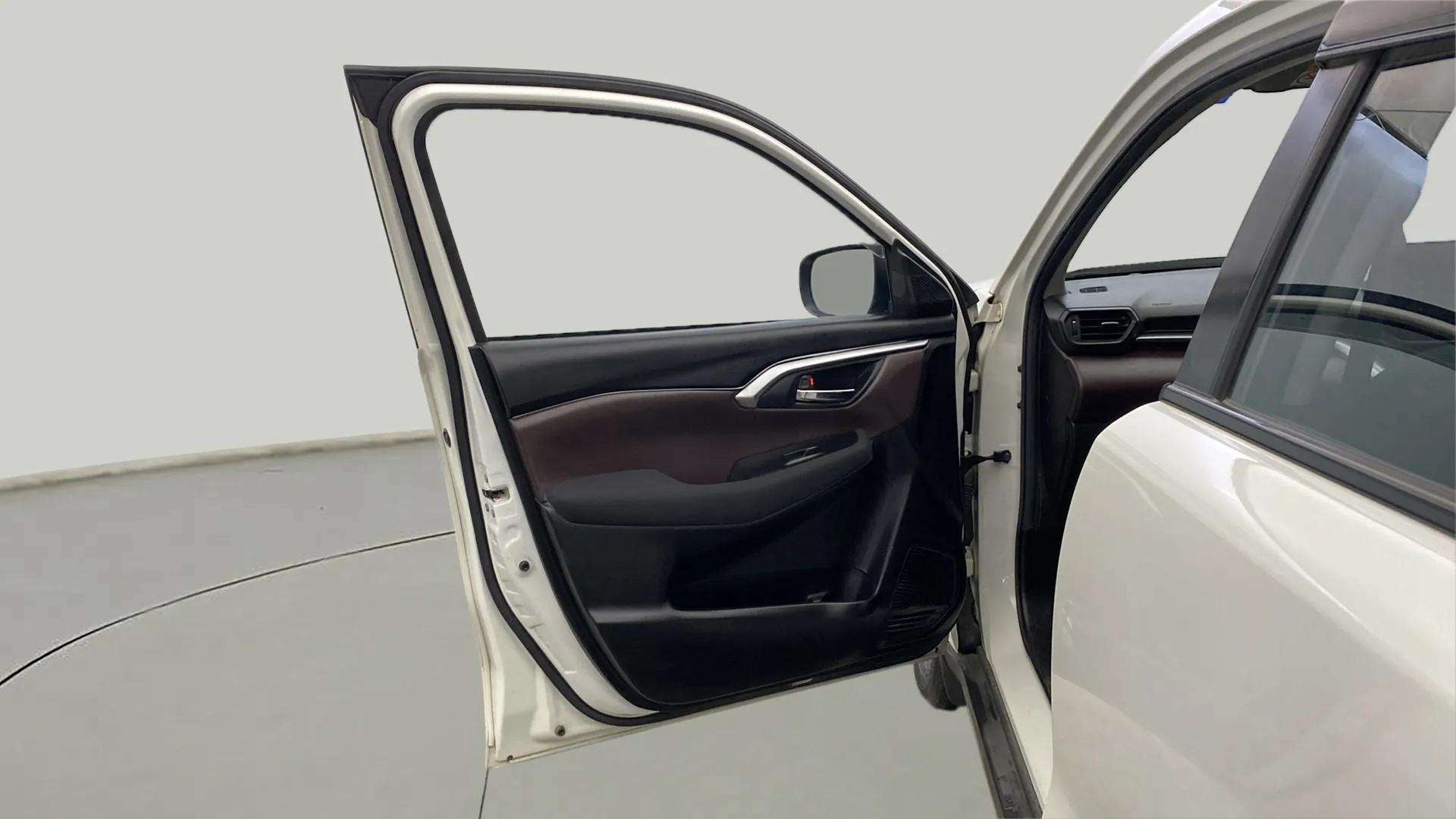 Front left door interior of a Maruti Suzuki Grand Vitara