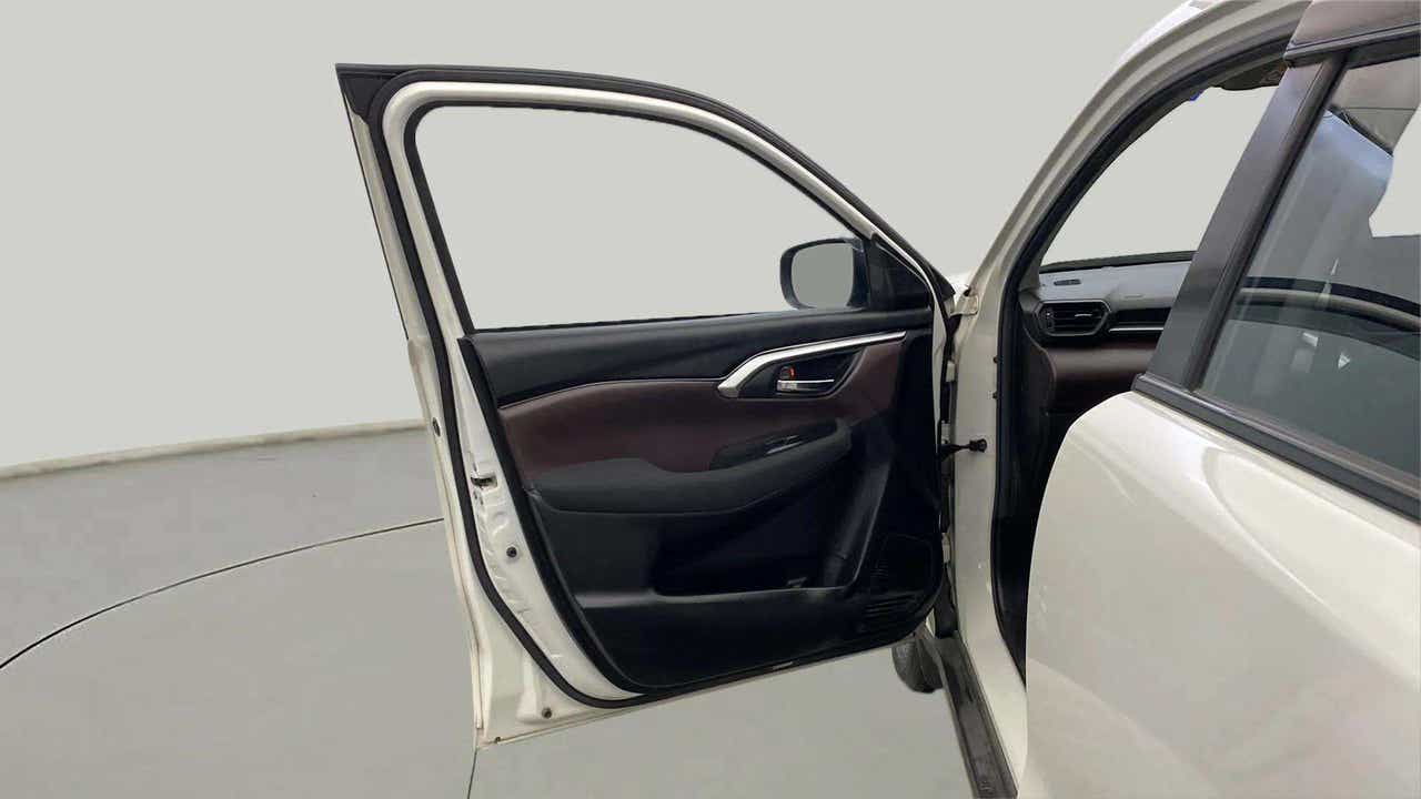Front left door interior of a Maruti Suzuki Grand Vitara