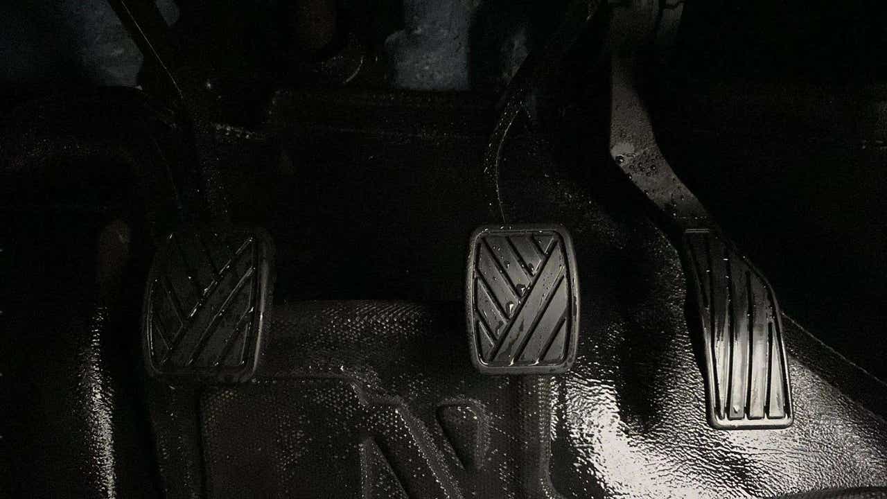 Pedals close-up of a Maruti Suzuki Grand Vitara
