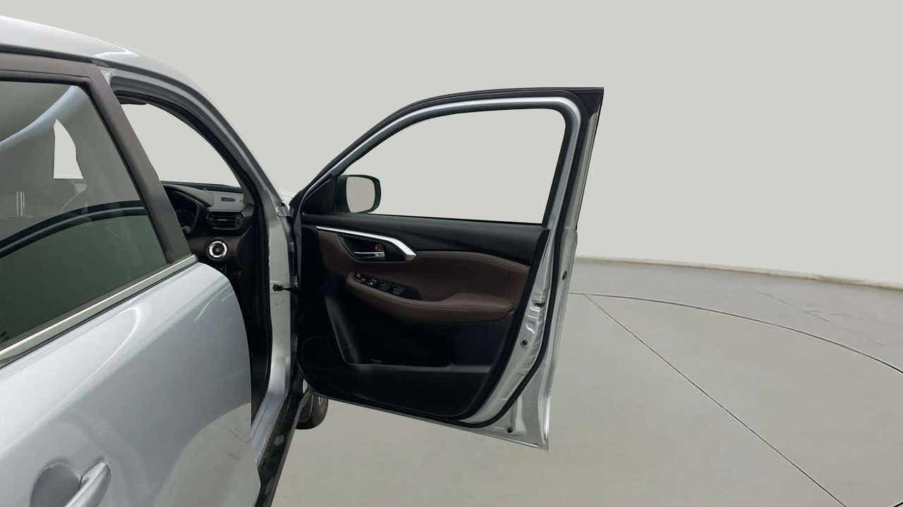 Driver door view of a Maruti Suzuki Grand Vitara