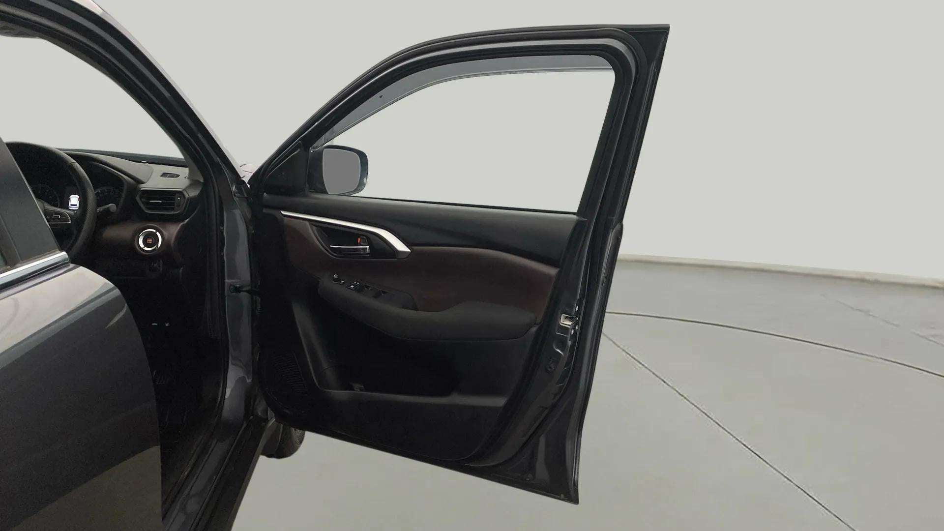 Driver door interior of a Maruti Suzuki Grand Vitara
