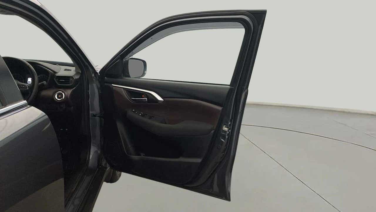Driver door interior of a Maruti Suzuki Grand Vitara