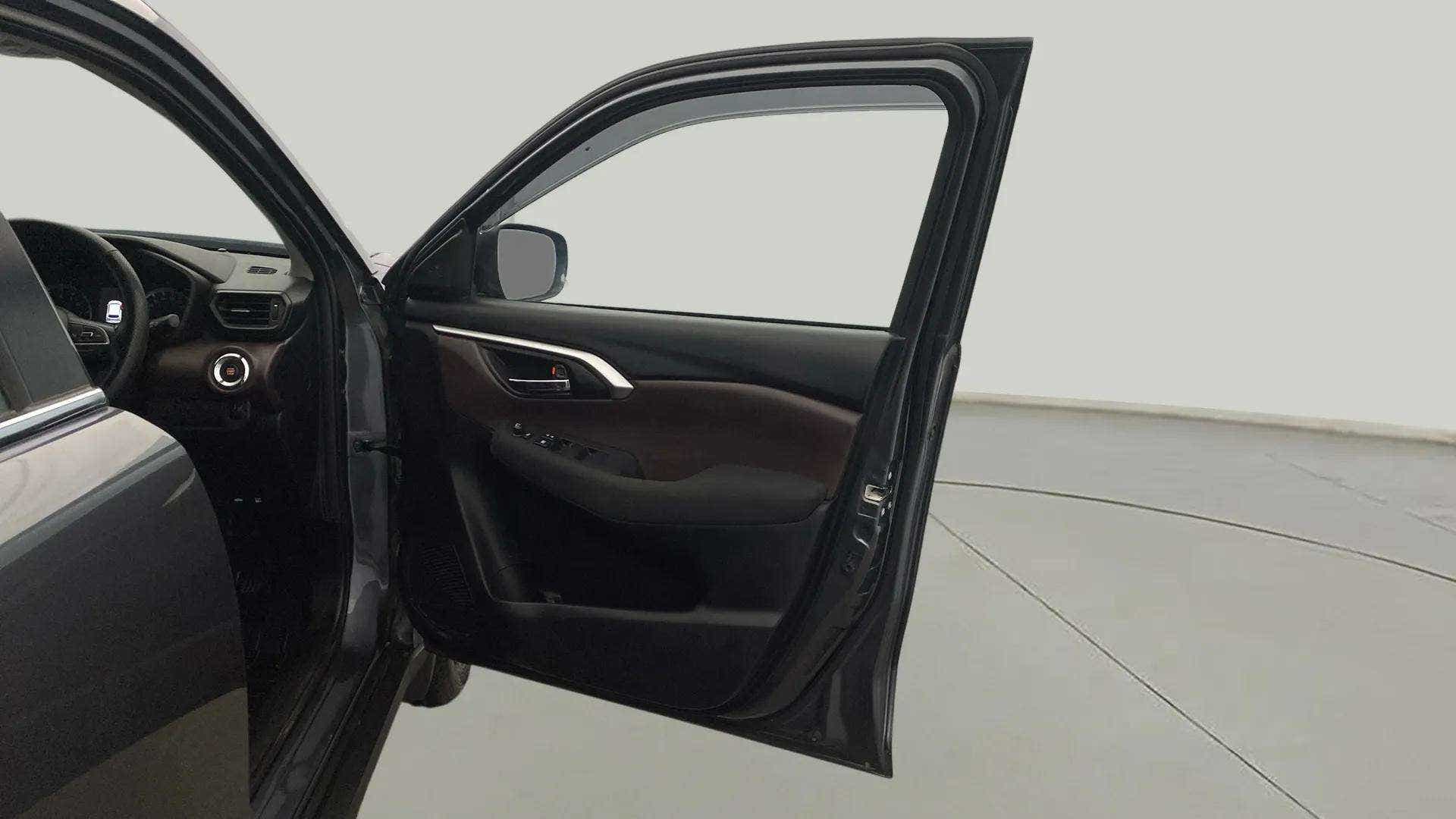 Driver door interior of a Maruti Suzuki Grand Vitara