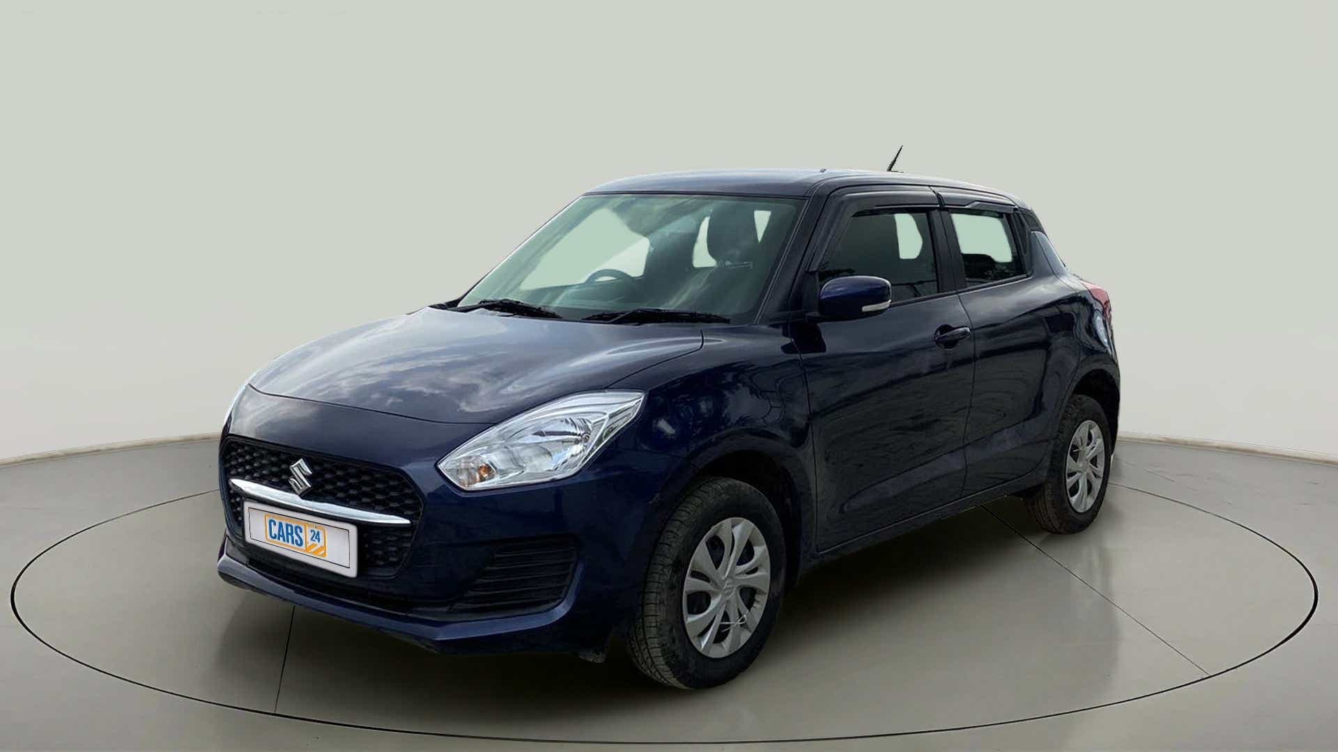 Front three-quarter view of a Maruti Suzuki Swift 2021 - 2023