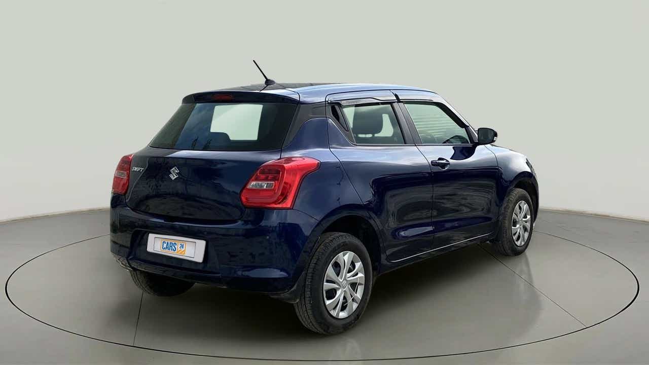 Rear three-quarter of a Maruti Suzuki Swift 2021 - 2023