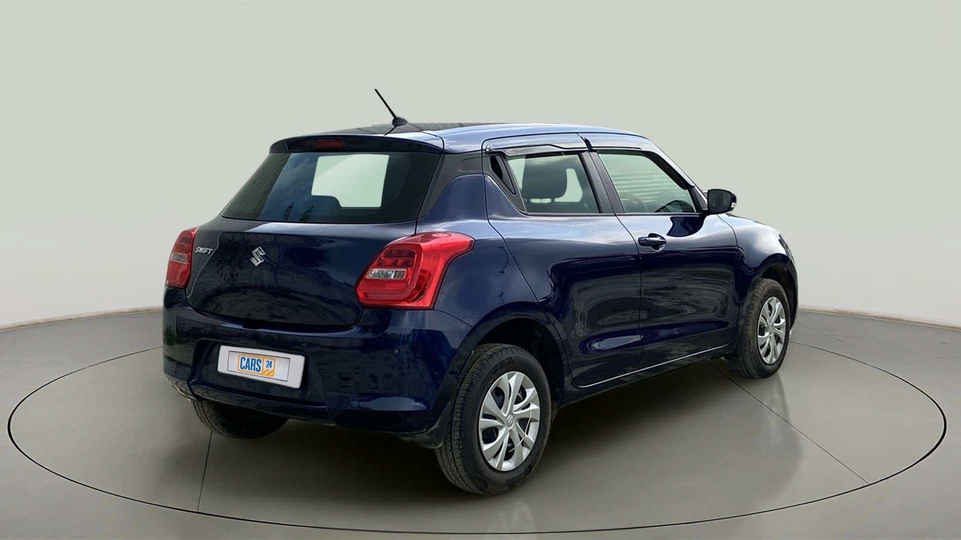 Rear three-quarter of a Maruti Suzuki Swift 2021 - 2023