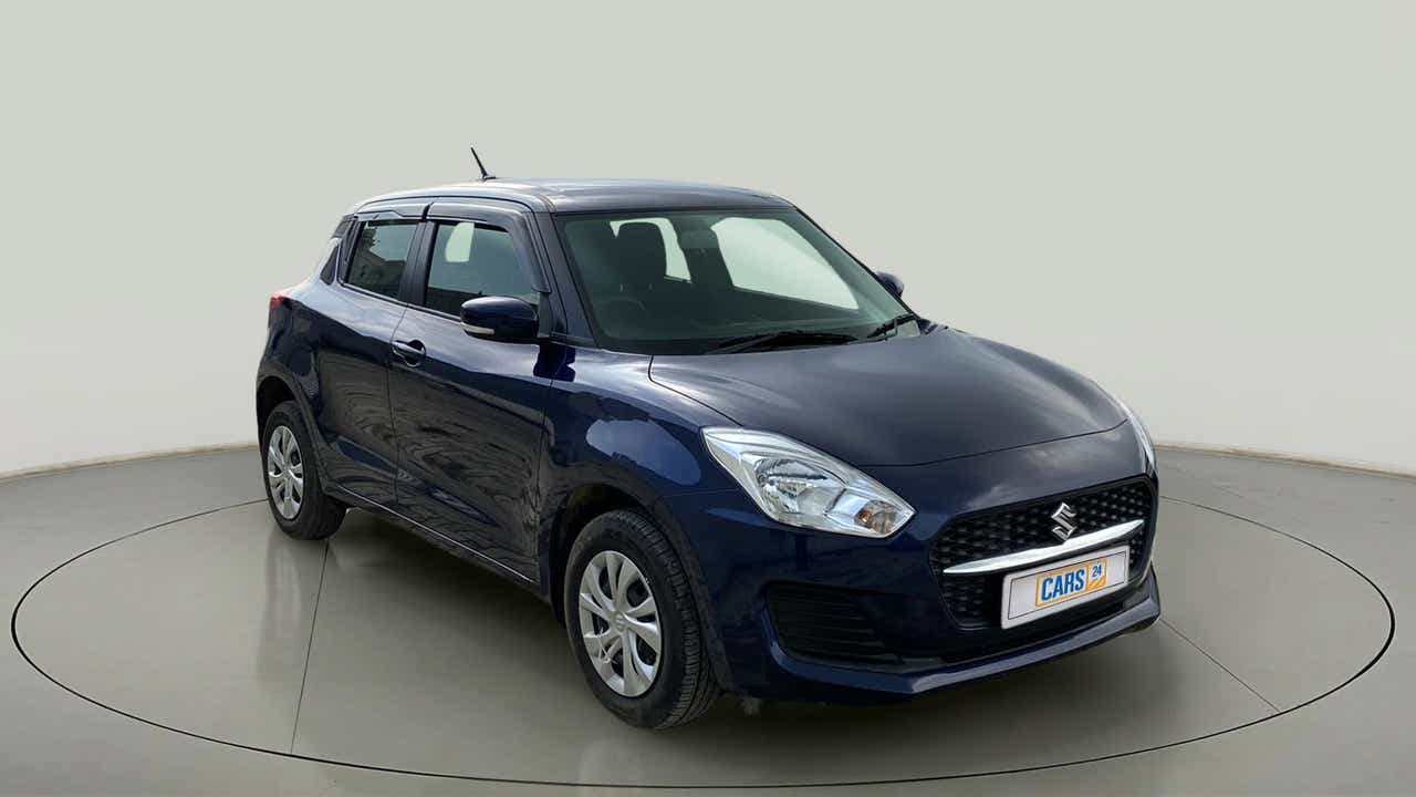 Front three-quarter view of a Maruti Suzuki Swift 2021 - 2023