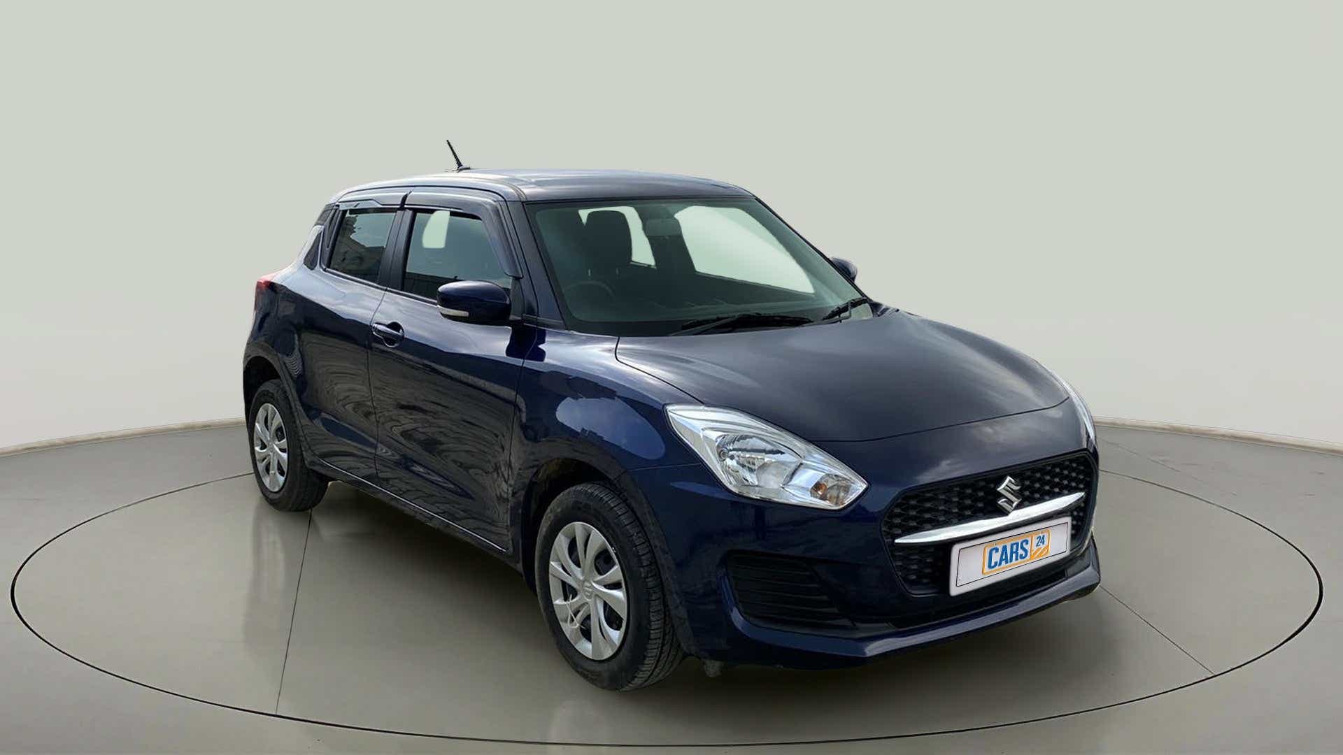 Front three-quarter view of a Maruti Suzuki Swift 2021 - 2023