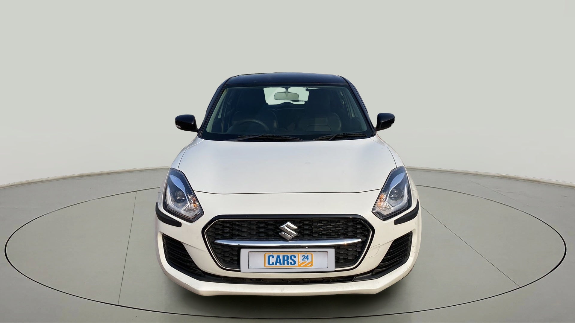 Front view of a pearl-arctic-white-with-pearl-midnight-black Maruti Suzuki Swift 2021 - 2023