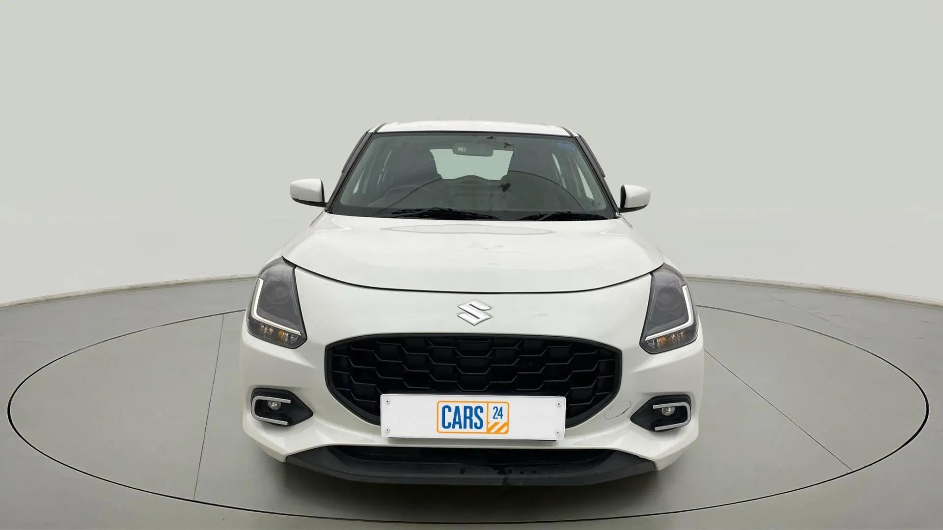 Front view of a Pearl Arctic White with Pearl Midnight Black Maruti Suzuki Swift