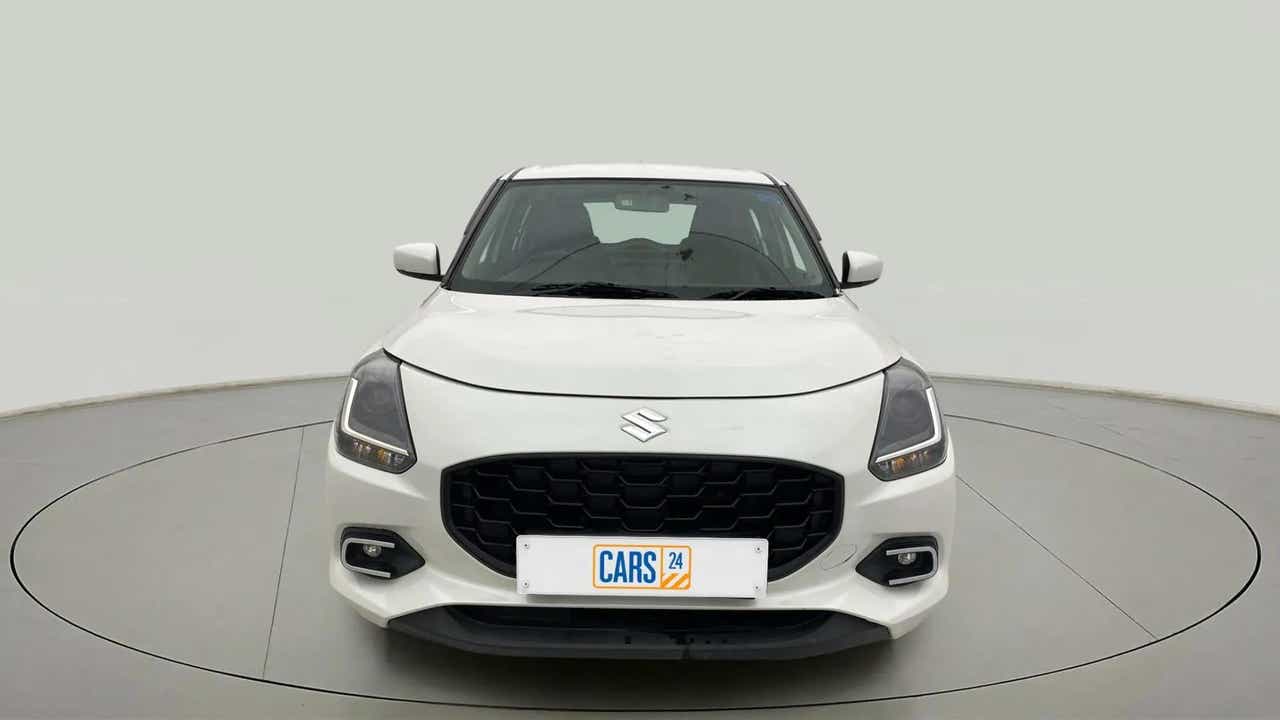 Front view of a Pearl Arctic White with Pearl Midnight Black Maruti Suzuki Swift